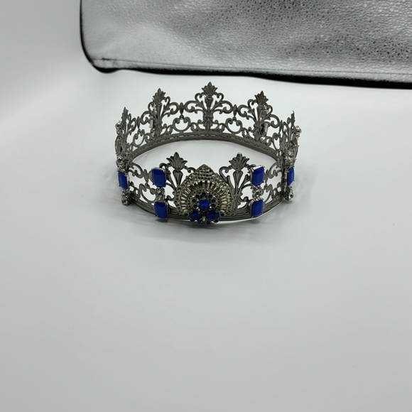 Crown - Picture 1 of 2